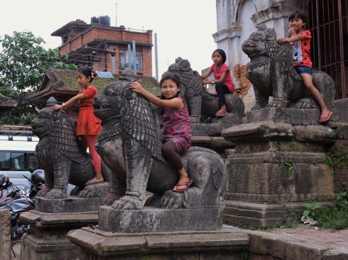 Kirtipur, lionback riding